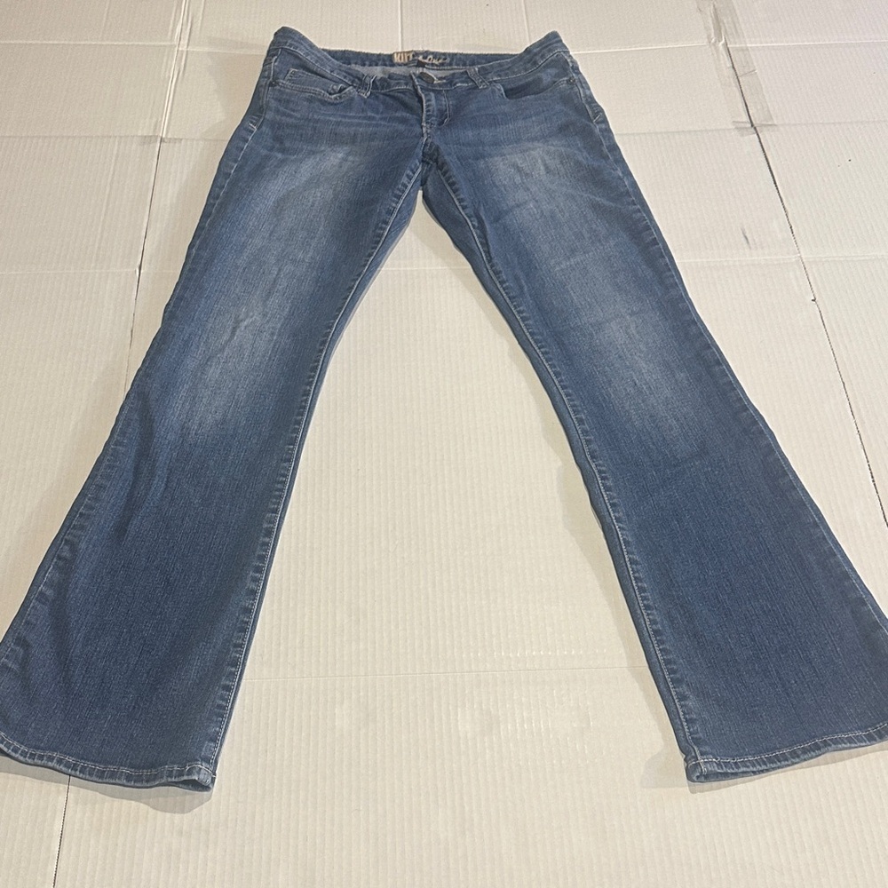 Kut from the Kloth light Blue flare Jeans with wiskering on top pockets & zipper